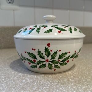 Lenox Holiday Casserole Ceramic Bowl with Lid